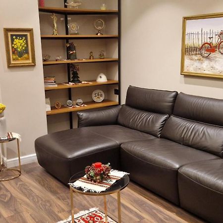 Central Deluxe Apartment ติรานา ภายนอก รูปภาพ