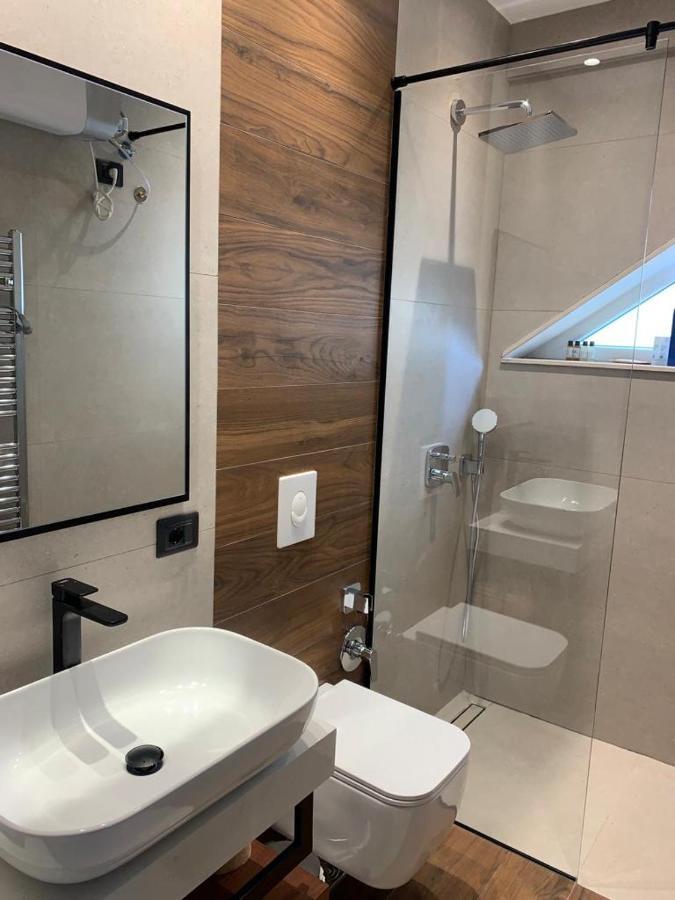 Central Deluxe Apartment ติรานา ภายนอก รูปภาพ