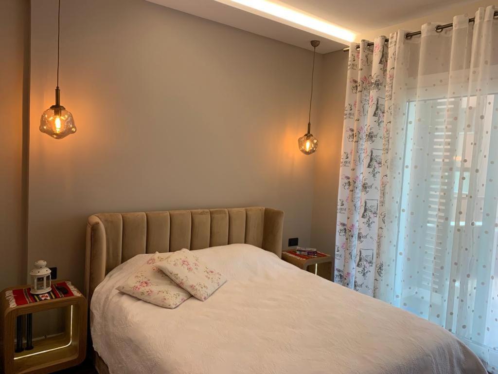 Central Deluxe Apartment ติรานา ภายนอก รูปภาพ