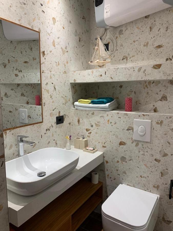 Central Deluxe Apartment ติรานา ภายนอก รูปภาพ